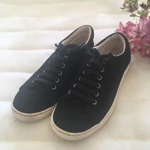 UGG Tomi Black Sneakers